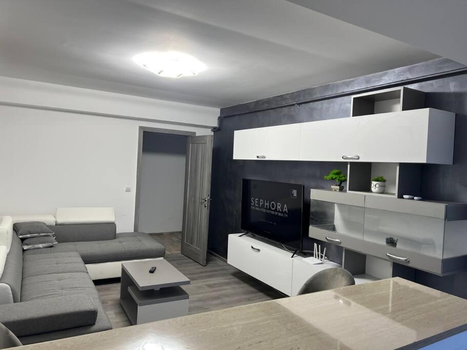 Lovely Flat With Bathtub 5 Mins From Center Κραϊόβα Εξωτερικό φωτογραφία