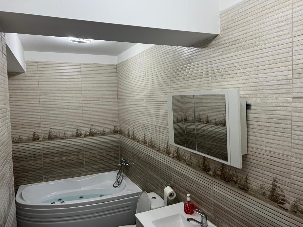 Lovely Flat With Bathtub 5 Mins From Center Κραϊόβα Εξωτερικό φωτογραφία