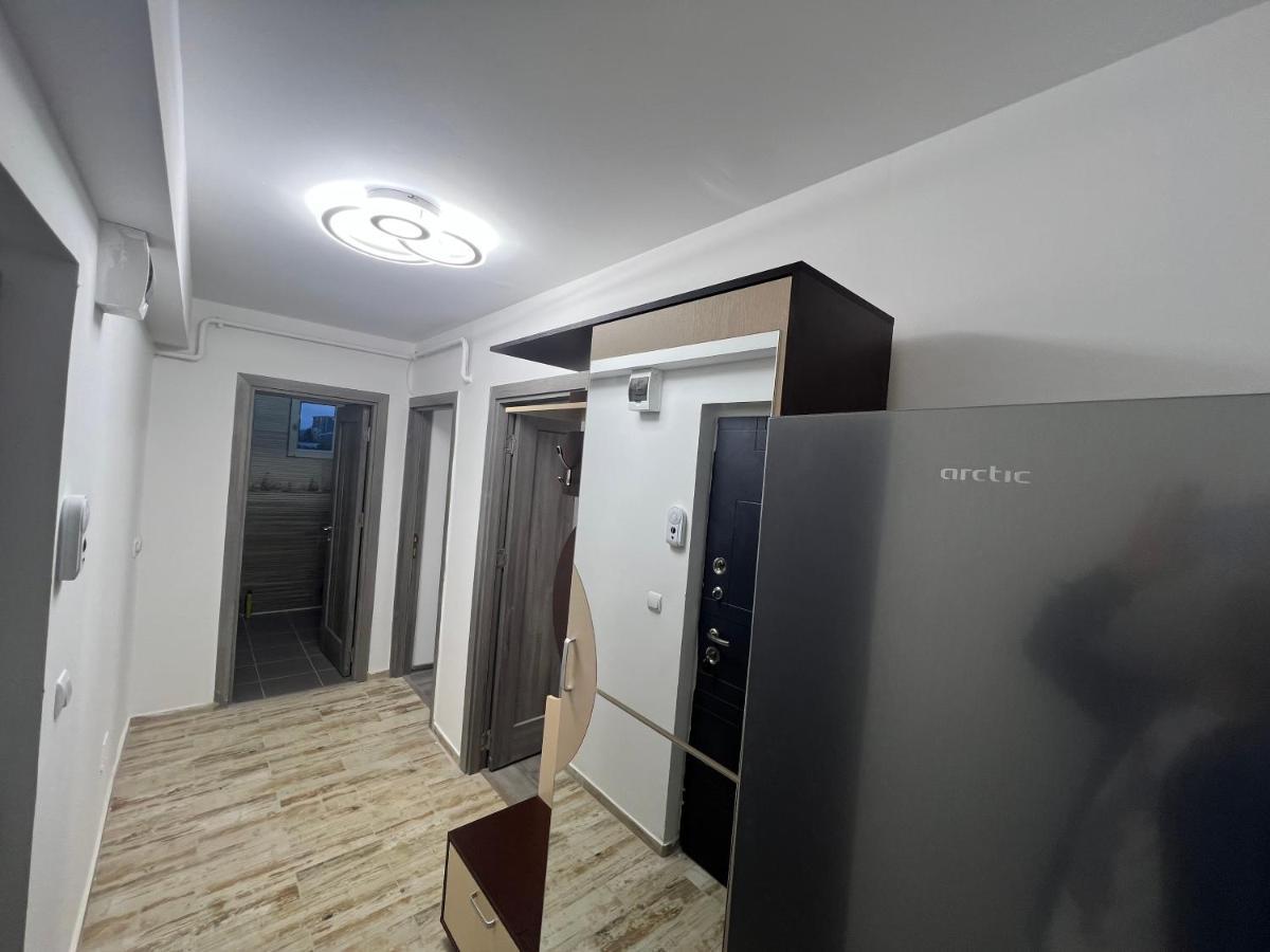 Lovely Flat With Bathtub 5 Mins From Center Κραϊόβα Εξωτερικό φωτογραφία