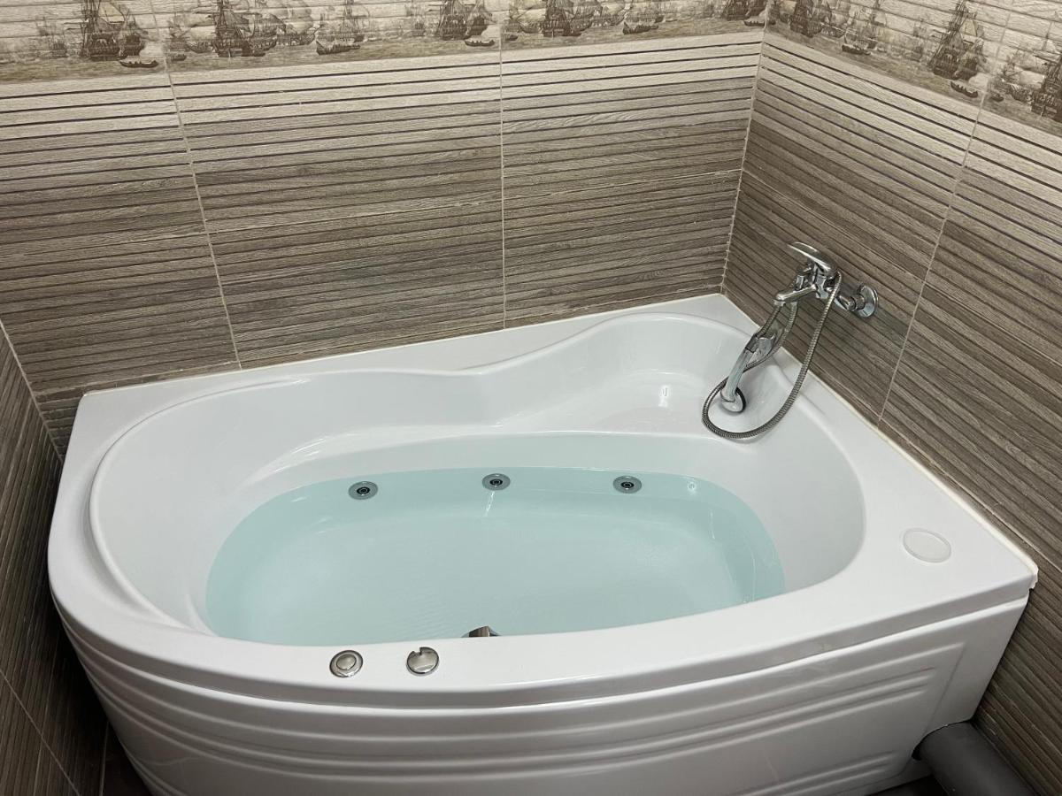 Lovely Flat With Bathtub 5 Mins From Center Κραϊόβα Εξωτερικό φωτογραφία