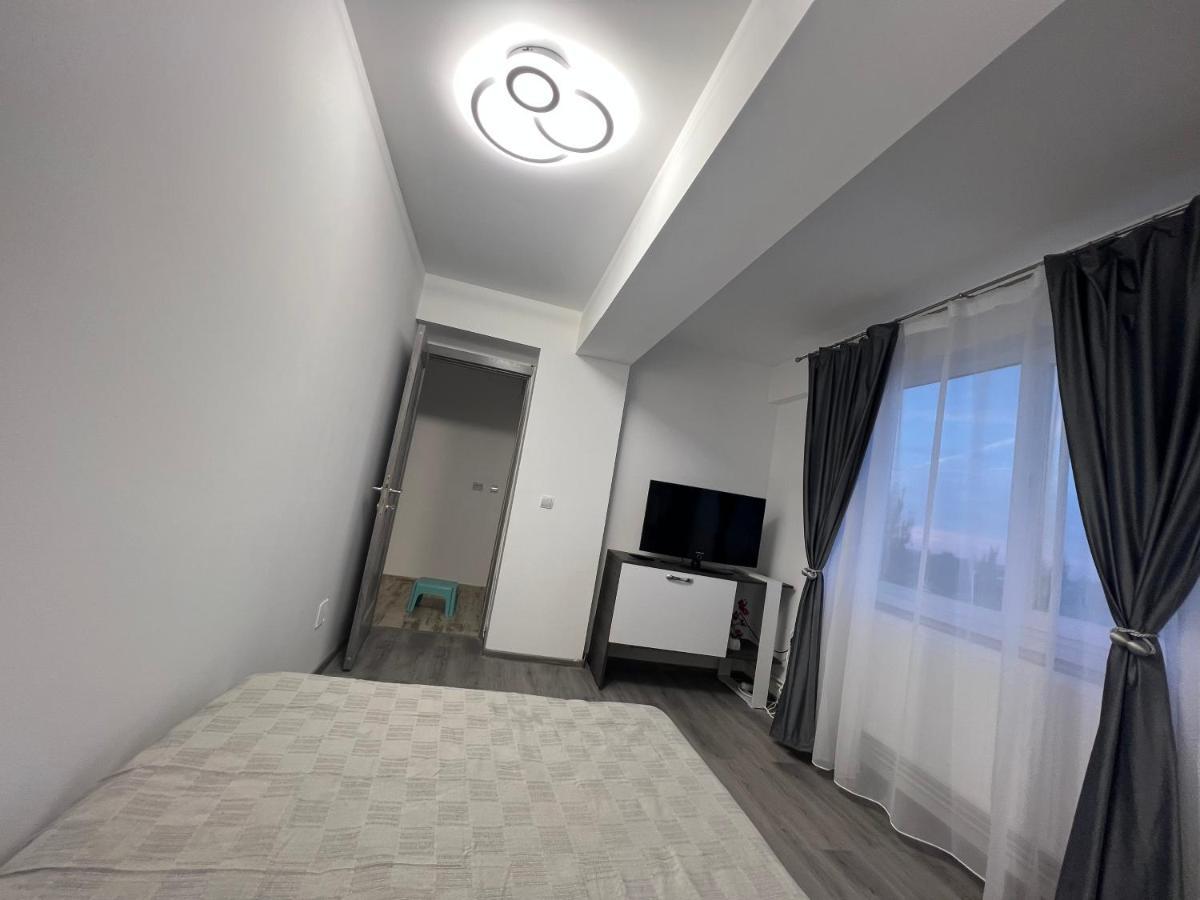 Lovely Flat With Bathtub 5 Mins From Center Κραϊόβα Εξωτερικό φωτογραφία